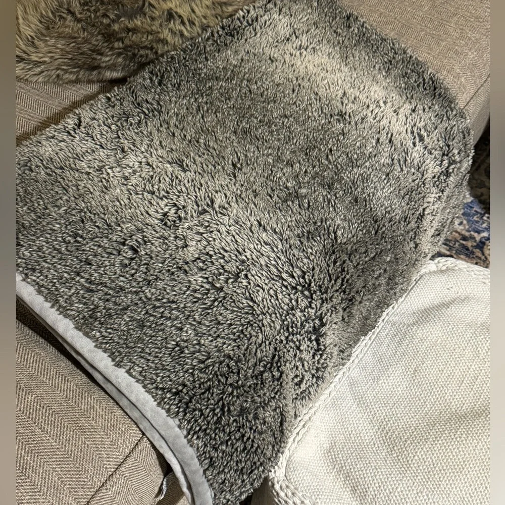 SALE Pottery Barn 50x60 Elegant Throw/Blanket Home Decor & Accents